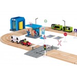 Set Trenulet electric cu baterie si pista auto din lemn Circuit Orasel  cu Spalatorie si Benzinarie